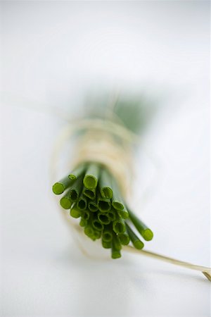 simsearch:659-01861080,k - A bunch of fresh chives, from below Stock Photo - Premium Royalty-Free, Code: 659-01858053