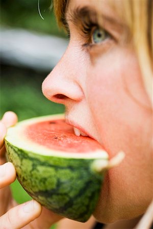 simsearch:659-01858229,k - Woman eating fresh watermelon Fotografie stock - Premium Royalty-Free, Codice: 659-01858266