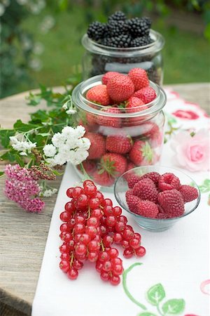 Fresh berries on rustic table out of doors Stock Photo - Premium Royalty-Free, Code: 659-01858312