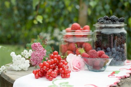 simsearch:659-06154691,k - Fresh berries on rustic table out of doors Stock Photo - Premium Royalty-Free, Code: 659-01858313