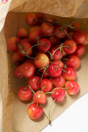 simsearch:700-00350275,k - Fresh cherries in paper bag Stock Photo - Premium Royalty-Free, Code: 659-01858386