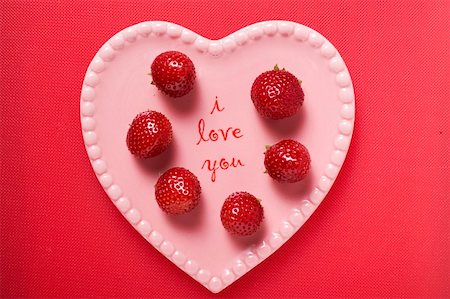 Strawberries on pink heart-shaped plate (overhead view) Stock Photo - Premium Royalty-Free, Code: 659-01858430