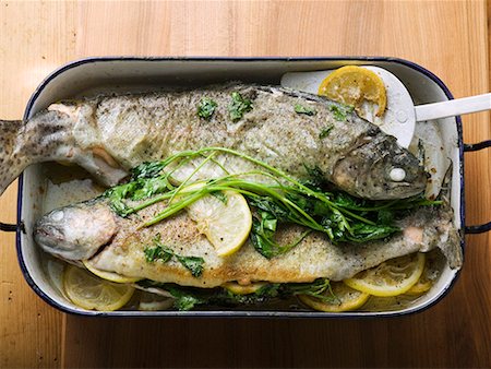 Roast trout in roasting tin Stock Photo - Premium Royalty-Free, Code: 659-01858638