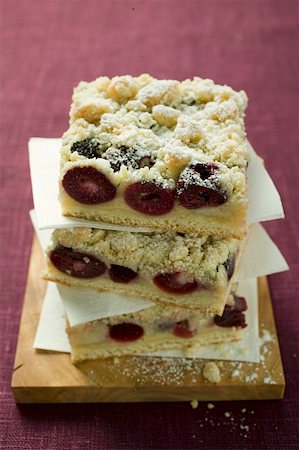 streusel - Three pieces of cherry crumble cake in a pile Stock Photo - Premium Royalty-Free, Code: 659-01858739