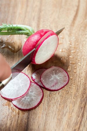 radish - Slicing a radish Foto de stock - Sin royalties Premium, Código: 659-01858877