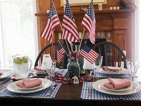 simsearch:659-01864379,k - Table laid for 4th of July (USA) Stock Photo - Premium Royalty-Free, Code: 659-01858914