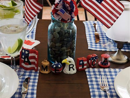 simsearch:659-01864379,k - Table laid for 4th of July (USA) Stock Photo - Premium Royalty-Free, Code: 659-01858919