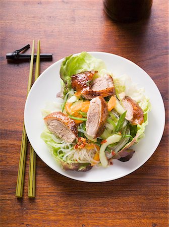 duck breast - Lettuce with roast duck breast, vegetables, glass noodles (Asia) Stock Photo - Premium Royalty-Free, Code: 659-01858956
