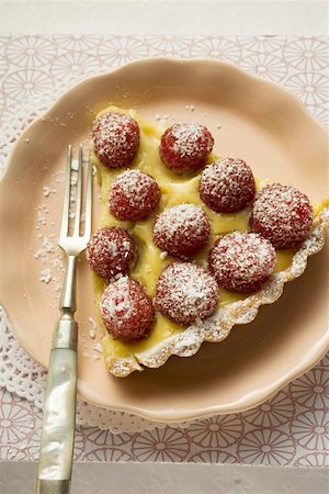 fruit cake top view - Piece of raspberry tart with vanilla cream Stock Photo - Premium Royalty-Free, Code: 659-01859009
