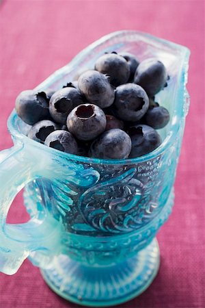 simsearch:659-01859030,k - Fresh blueberries in light blue glass jug Foto de stock - Sin royalties Premium, Código: 659-01859034