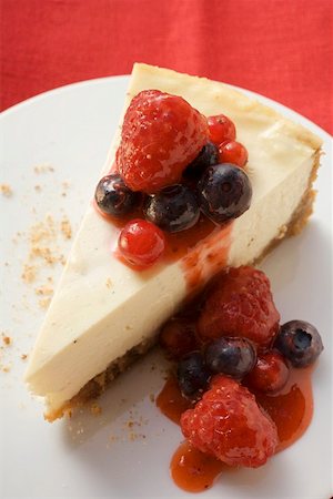 Morceau de gâteau au fromage aux fruits Photographie de stock - Premium Libres de Droits, Code: 659-01859076