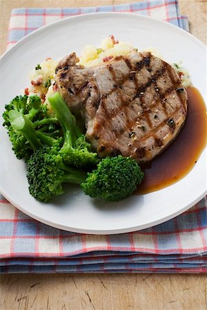 simsearch:659-07598209,k - Pork chop with broccoli and mashed potato Stock Photo - Premium Royalty-Free, Code: 659-01859104