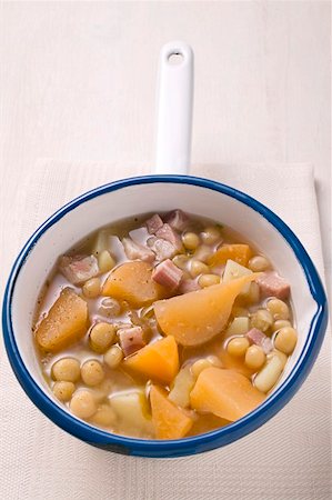 swedish turnip - Swede stew with white beans and bacon Stock Photo - Premium Royalty-Free, Code: 659-01859114