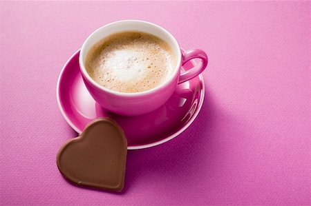 Cup of cappuccino with chocolate heart Foto de stock - Sin royalties Premium, Código: 659-01859124