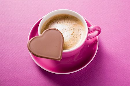 Cup of cappuccino with chocolate heart Foto de stock - Sin royalties Premium, Código: 659-01859123