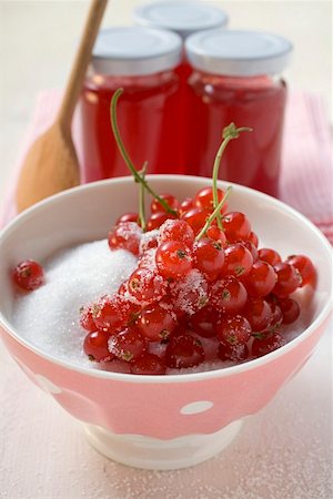 Redcurrants with sugar, redcurrant jelly in jars Stock Photo - Premium Royalty-Free, Code: 659-01859254