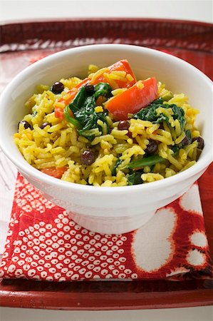 simsearch:659-09124140,k - Saffron rice with currants, spinach and peppers (India) Stock Photo - Premium Royalty-Free, Code: 659-01859315