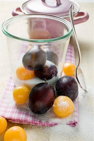 Plums, mirabelles, sugar, jam jar pan Foto de stock - Sin royalties Premium, Código: 659-01859368