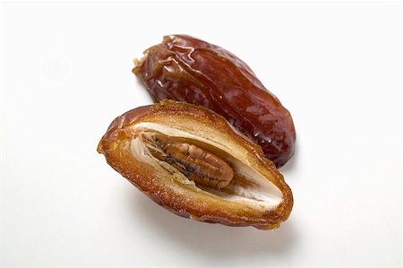 Dried date, halved Foto de stock - Sin royalties Premium, Código: 659-01859516