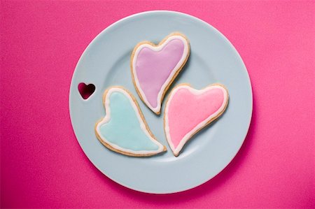 Three iced, heart-shaped biscuits for Valentine's Day Foto de stock - Sin royalties Premium, Código: 659-01859538