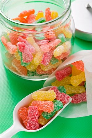 simsearch:659-01859628,k - Sour Sweets (fruity jelly sweets, USA) in jar and bag Stock Photo - Premium Royalty-Free, Code: 659-01859697