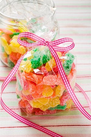 Saure Süßigkeiten (fruchtige Gelee-Bonbons, USA) Stockbilder - Premium RF Lizenzfrei, Bildnummer: 659-01859702