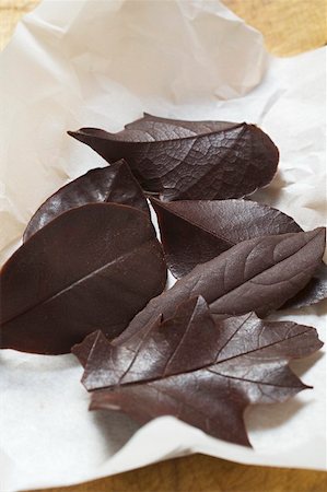 Chocolate leaves for cake decoration Stock Photos - Page 1 ...