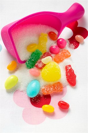 simsearch:659-06902198,k - Sweets and sugar in front of upset plastic scoop Foto de stock - Sin royalties Premium, Código: 659-01859794