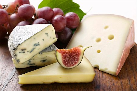 queso azul - Cheese still life with fig and grapes Foto de stock - Sin royalties Premium, Código: 659-01859840