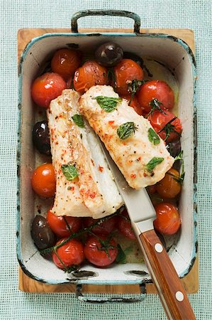 Monkfish with cherry tomatoes and olives in roasting tin Stock Photo - Premium Royalty-Free, Code: 659-01859860