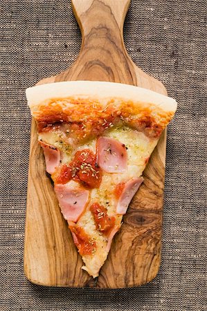 espátula - Slice of ham pizza on server Foto de stock - Sin royalties Premium, Código: 659-01859981