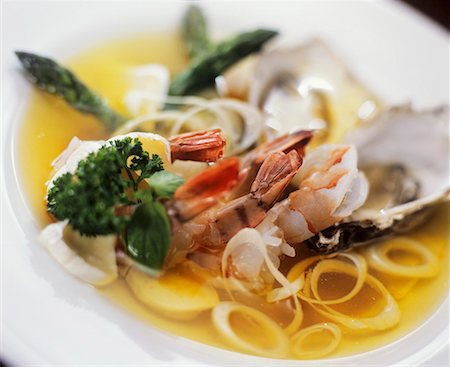 shellfish - Oysters with shrimps Stock Photo - Premium Royalty-Free, Code: 659-01850177
