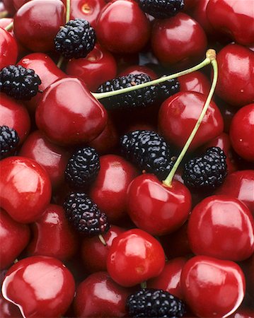 Cherries and mulberries (full- frame) Stock Photo - Premium Royalty-Free, Code: 659-01850170