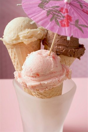 photo three ice creams - Strawberry, chocolate & vanilla ice cream in wafer cones, parasol Stock Photo - Premium Royalty-Free, Code: 659-01850231