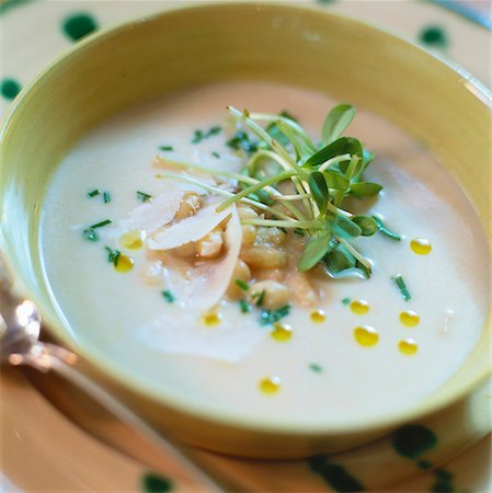 simsearch:659-01851635,k - White bean cream soup with Parmesan Stock Photo - Premium Royalty-Free, Code: 659-01850291