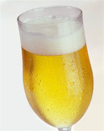 simsearch:659-03527534,k - A glass of beer Foto de stock - Sin royalties Premium, Código: 659-01850353