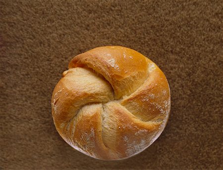 simsearch:659-01848408,k - A bread roll Stock Photo - Premium Royalty-Free, Code: 659-01850426