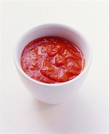 small bowl - Small bowl of tomato sauce Stock Photo - Premium Royalty-Free, Code: 659-01850447
