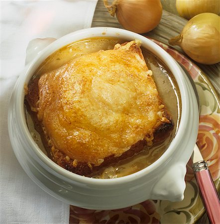 french foods appetizer - French onion soup with cheese croòte Stock Photo - Premium Royalty-Free, Code: 659-01850563