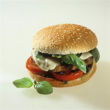 simsearch:659-01842914,k - A hamburger with basil leaves Fotografie stock - Premium Royalty-Free, Codice: 659-01850570