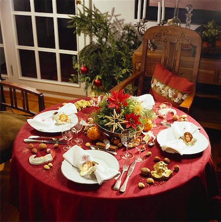 servilletero - Festive Christmas table in red Foto de stock - Sin royalties Premium, Código: 659-01850720