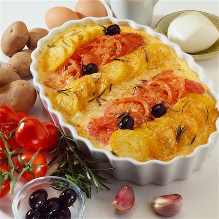 simsearch:659-06155040,k - Potato and tomato bake Stock Photo - Premium Royalty-Free, Code: 659-01850768