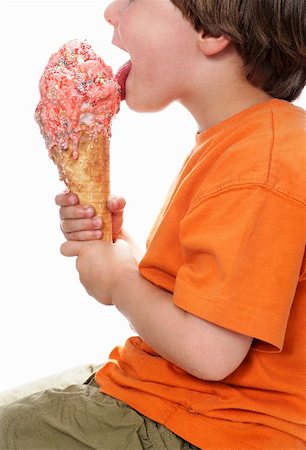Boy licking a large strawberry ice cream with sprinkles Foto de stock - Sin royalties Premium, Código: 659-01850908