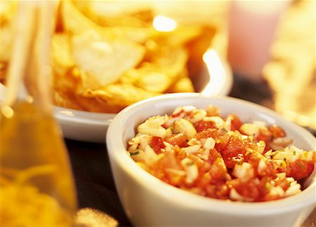 simsearch:659-06184966,k - Salsa de tomates et nachos (Mexique) Photographie de stock - Premium Libres de Droits, Code: 659-01851159