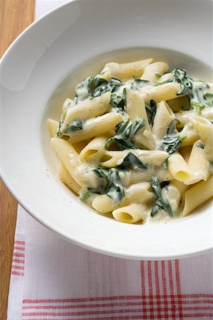 spinach pasta - Penne rigate with spinach and cream sauce Stock Photo - Premium Royalty-Free, Code: 659-01851217