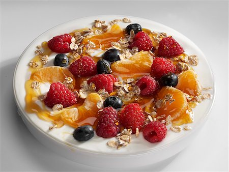 flaked oat - Yoghurt with berries, rolled oats and honey Stock Photo - Premium Royalty-Free, Code: 659-01851353
