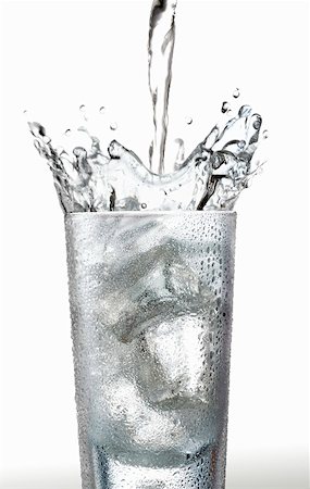Pouring water into a glass Foto de stock - Sin royalties Premium, Código: 659-01851447