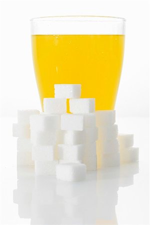 Orangeade & sugar cubes (picture symbolising high sugar content) Foto de stock - Sin royalties Premium, Código: 659-01851475