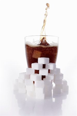 Cola & sugar cubes (picture symbolising high sugar content) Stock Photo - Premium Royalty-Free, Code: 659-01851470