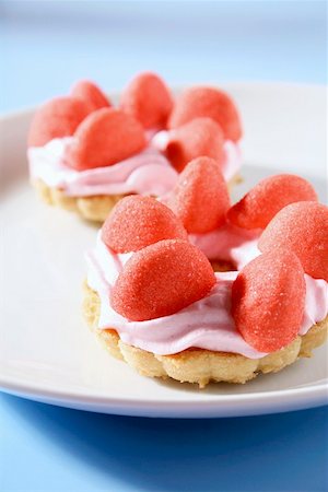 strawberry tartlet - Strawberry cream tarts with jelly sweets Stock Photo - Premium Royalty-Free, Code: 659-01851496